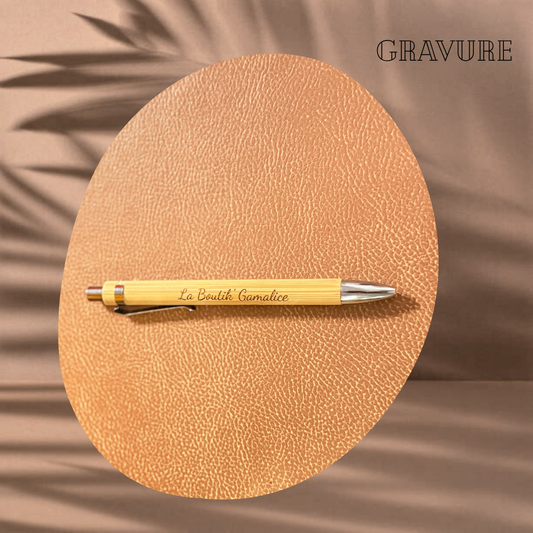 🌿 Stylo AURÉLIE – Gravé sur bois naturel