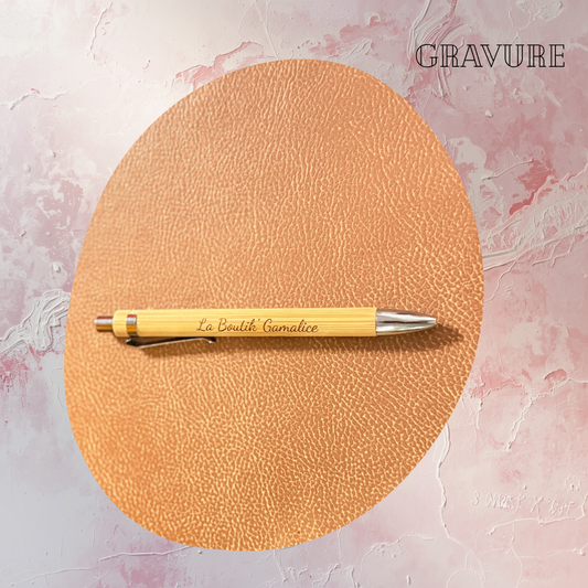 🌿 Stylo AURÉLIE – Gravé sur bois naturel